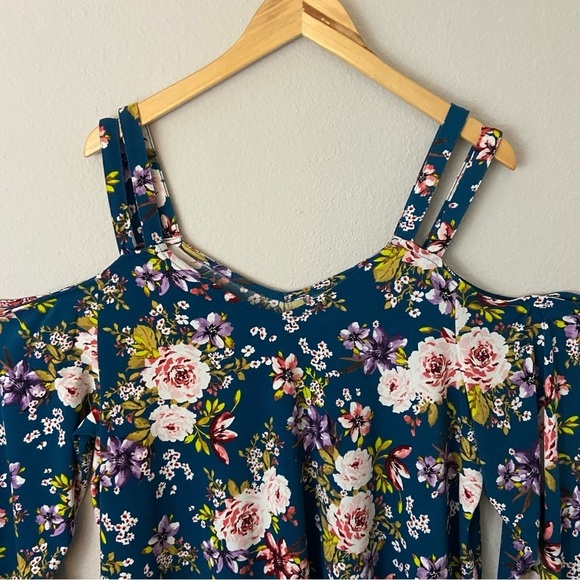Torrid Strappy Cold Shoulder Top Crepe Floral Blue Puff Sleeve Plus Sz 2X - Picture 3 of 7